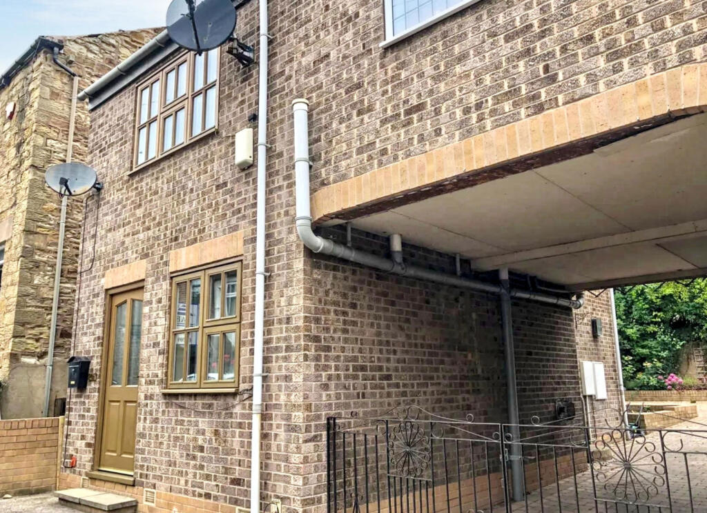 House in Rotherham, South Yorkshire - View 2