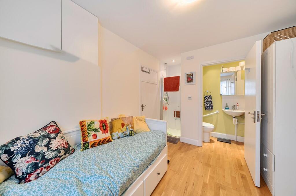 House in Harrow - View 5