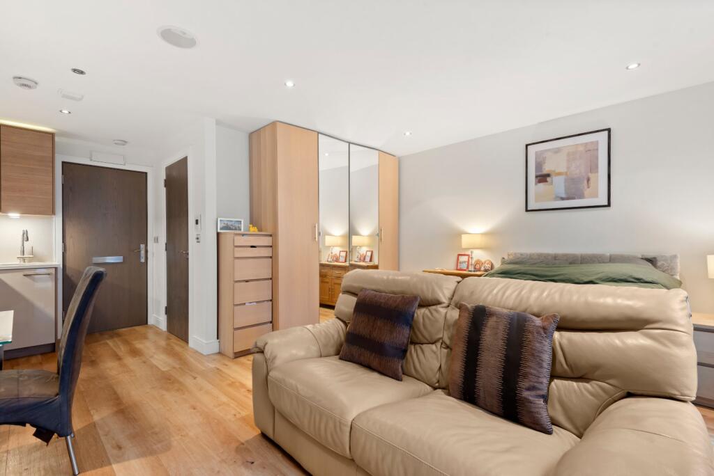 Studio flat for rent