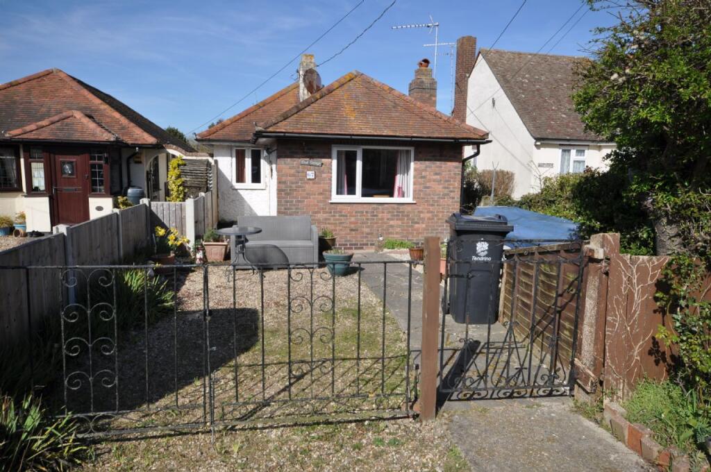 2-bed detached on Walton Road, Kirby-le-soken, £199,950