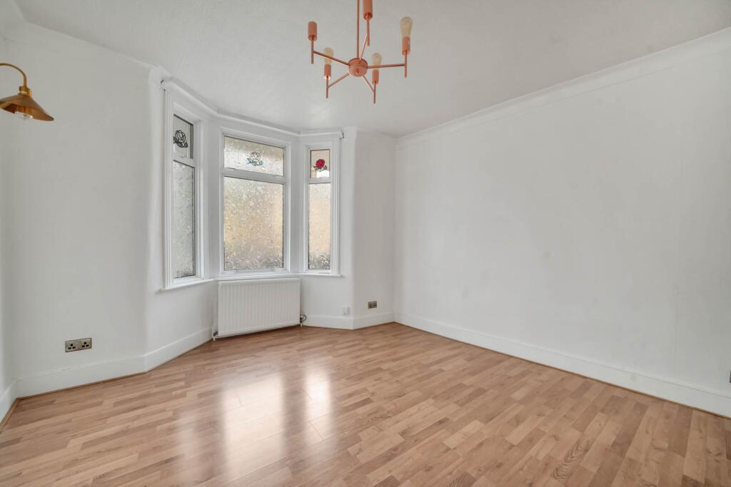 House in London, Leyton - More