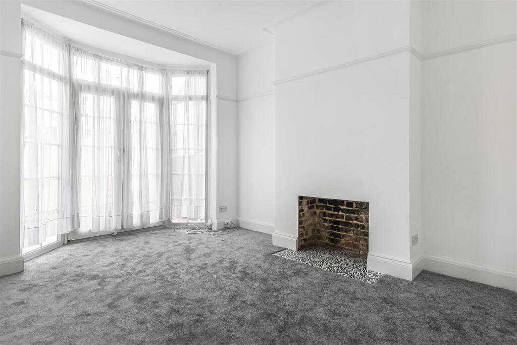 House in Enfield - View 4