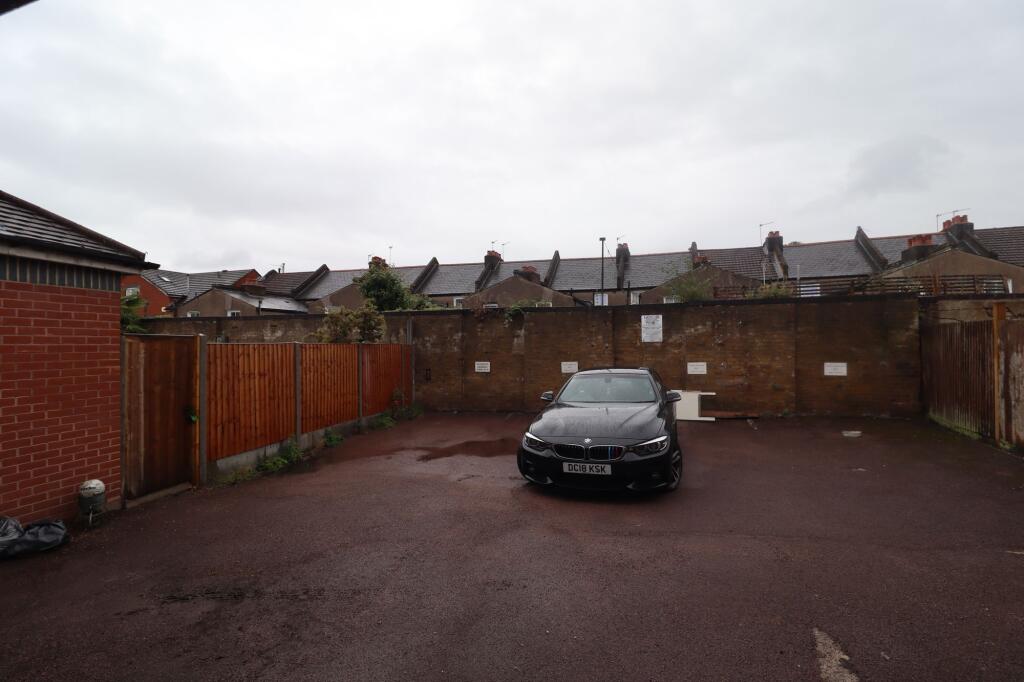 2 bedroom end of terrace house for rent
