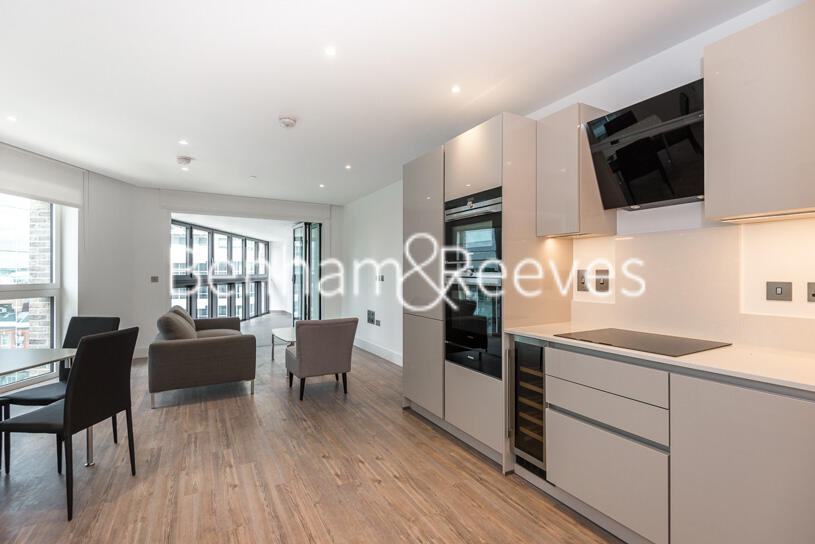 Main image of property: New Drum Street, Aldgate Place, E1