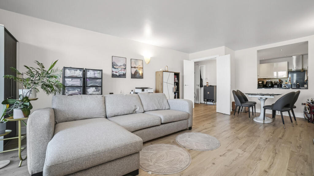 Apartment in London - View 2