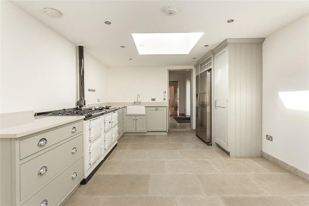 Copt Elm Road, Charlton Kings, Cheltenham, GL53 photo 4