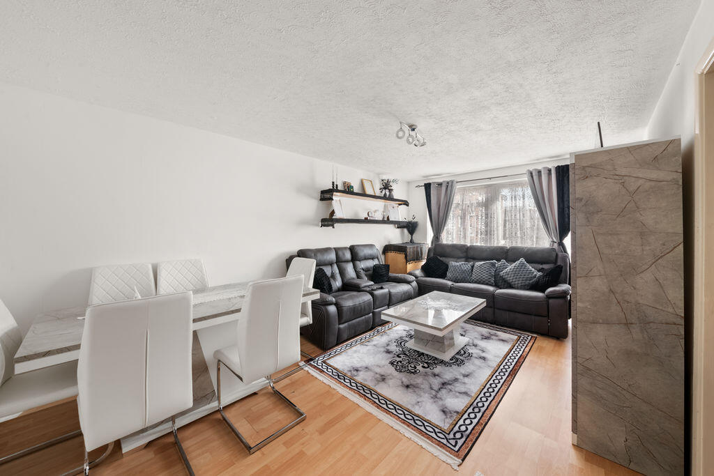 Apartment in Southall - View 3