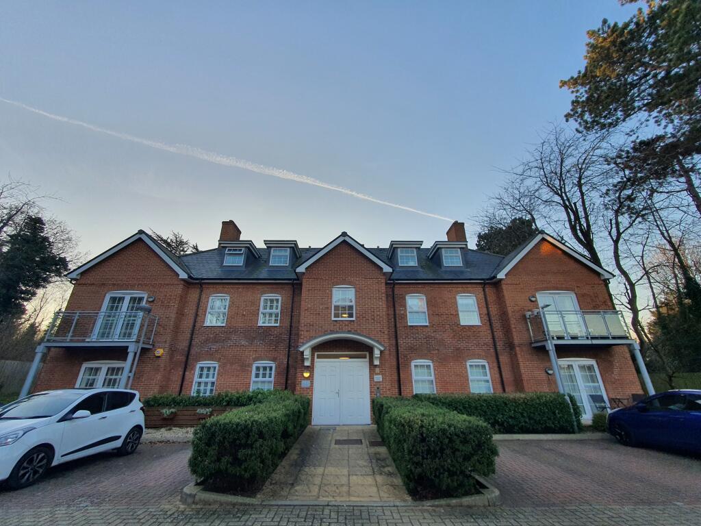 Main image of property: 4 Damson Way, Carshalton Beeches, Carshalton, SM5