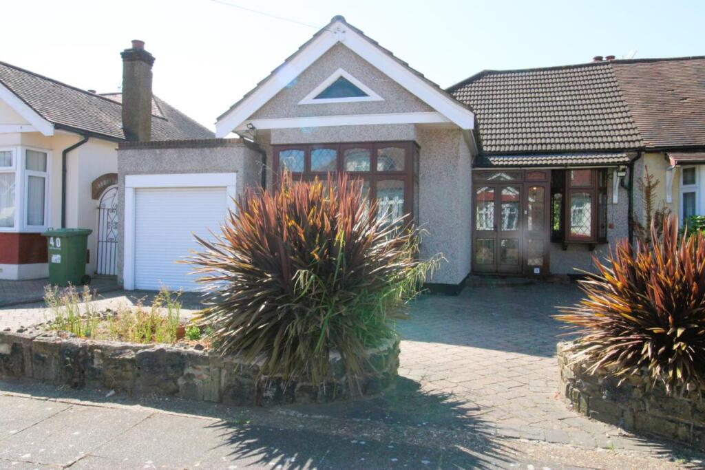 Main image of property: Ravenscourt Drive, Hornchurch, Essex