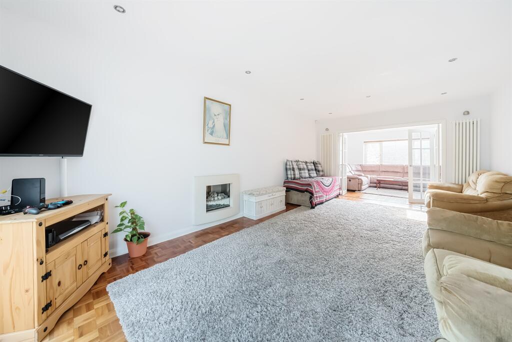 House in Maidenhead, Bray Wick - View 5