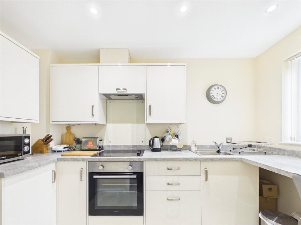 Apartment in Bristol, Oldland - View 4