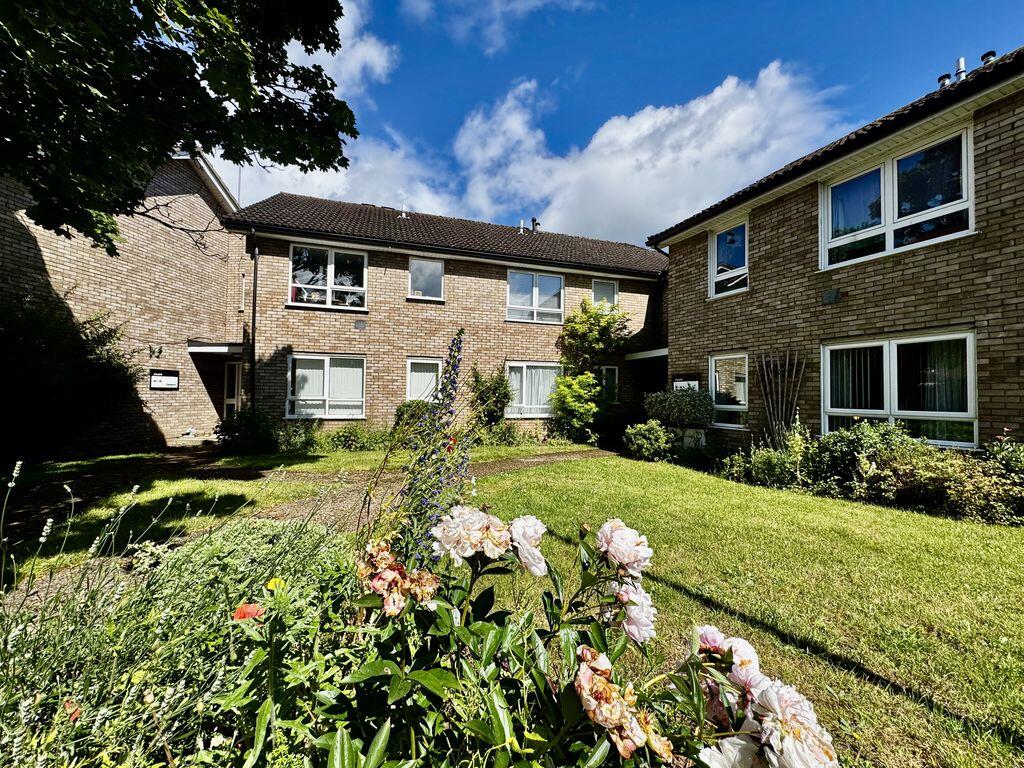 1-bed flat on Northcroft, No Chain, £210,000