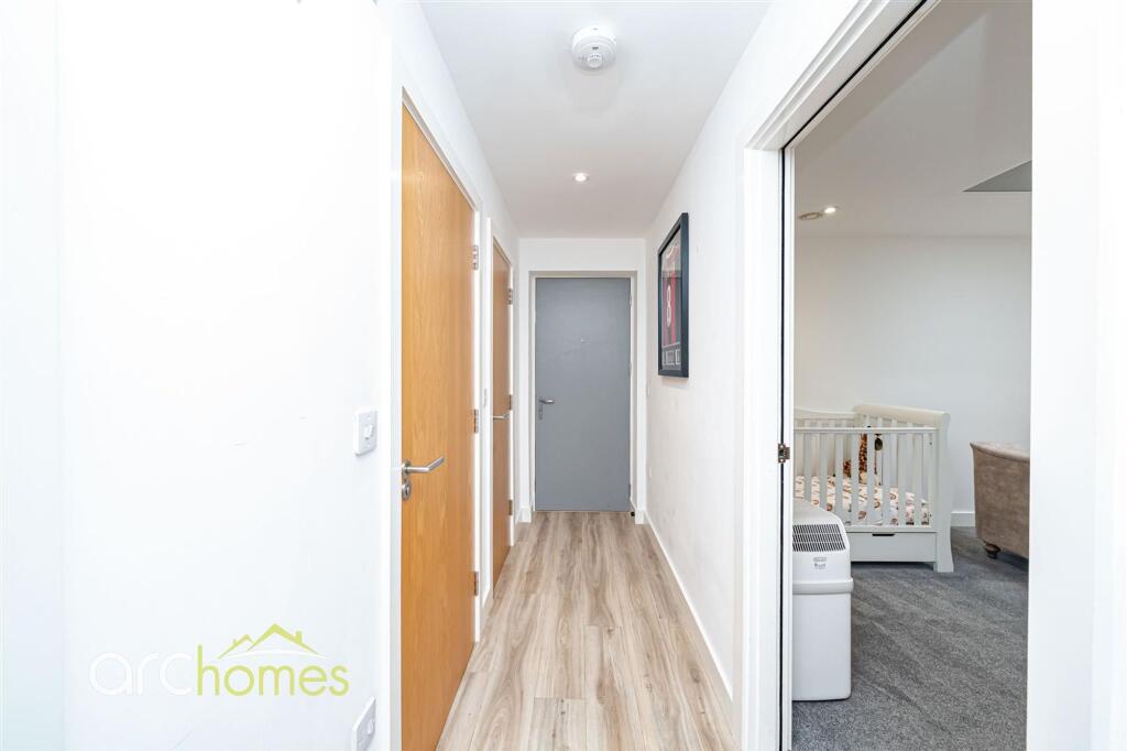 Apartment in Wigan - More