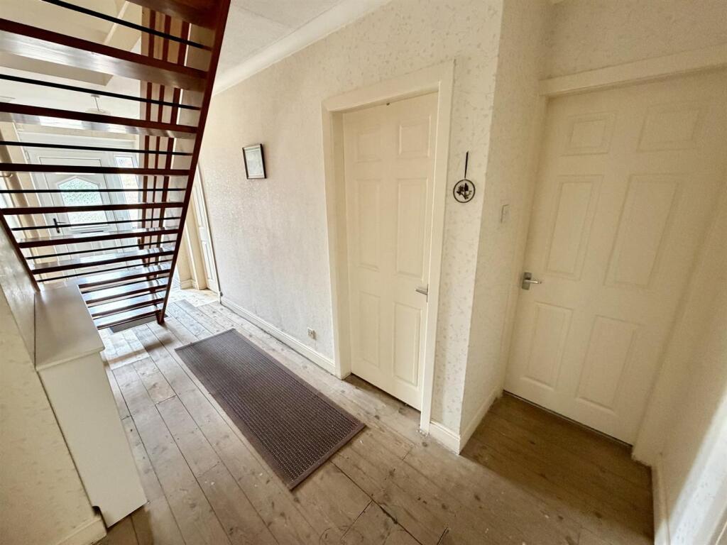 House in Wakefield - View 2