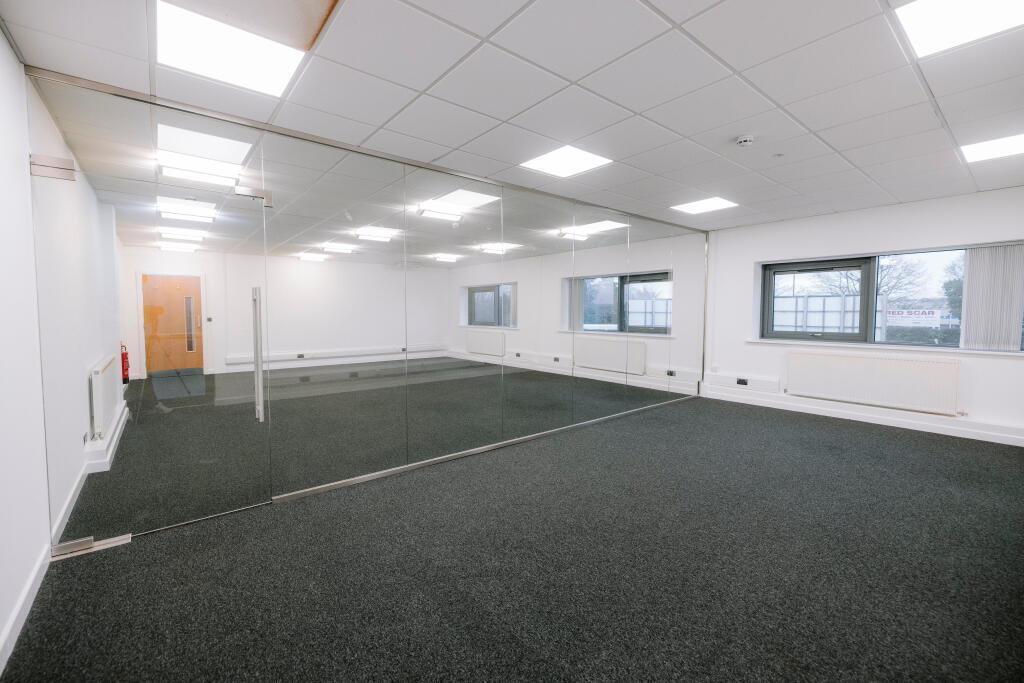 750 sqft office