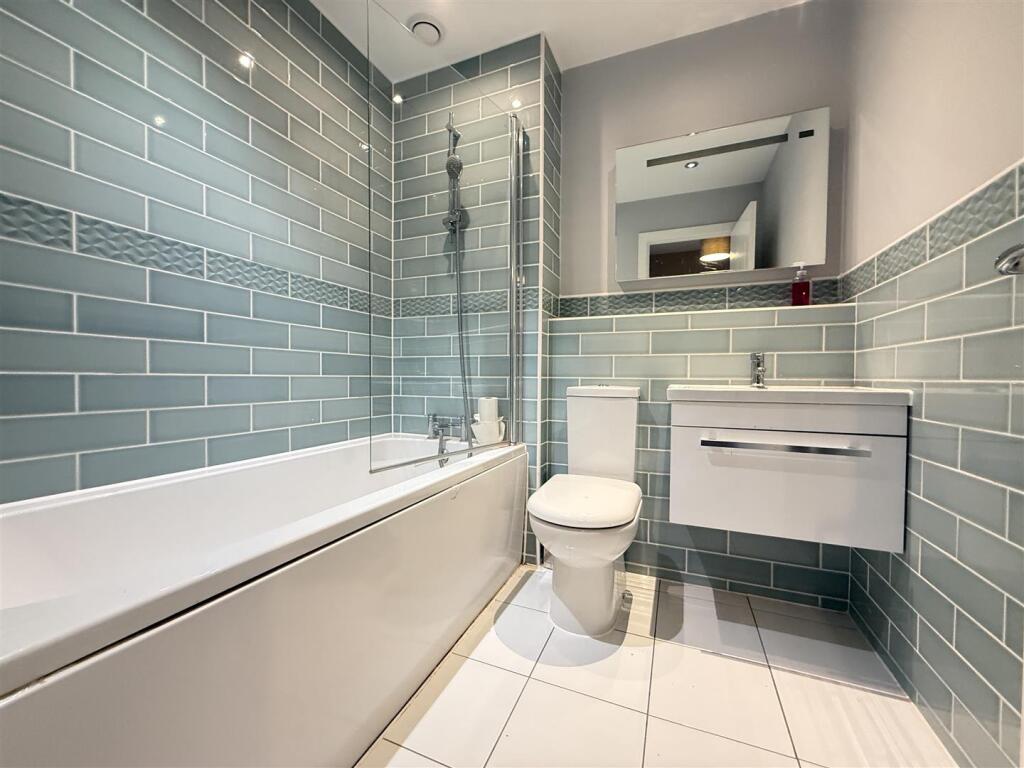House in Salford, Greater Manchester - View 5