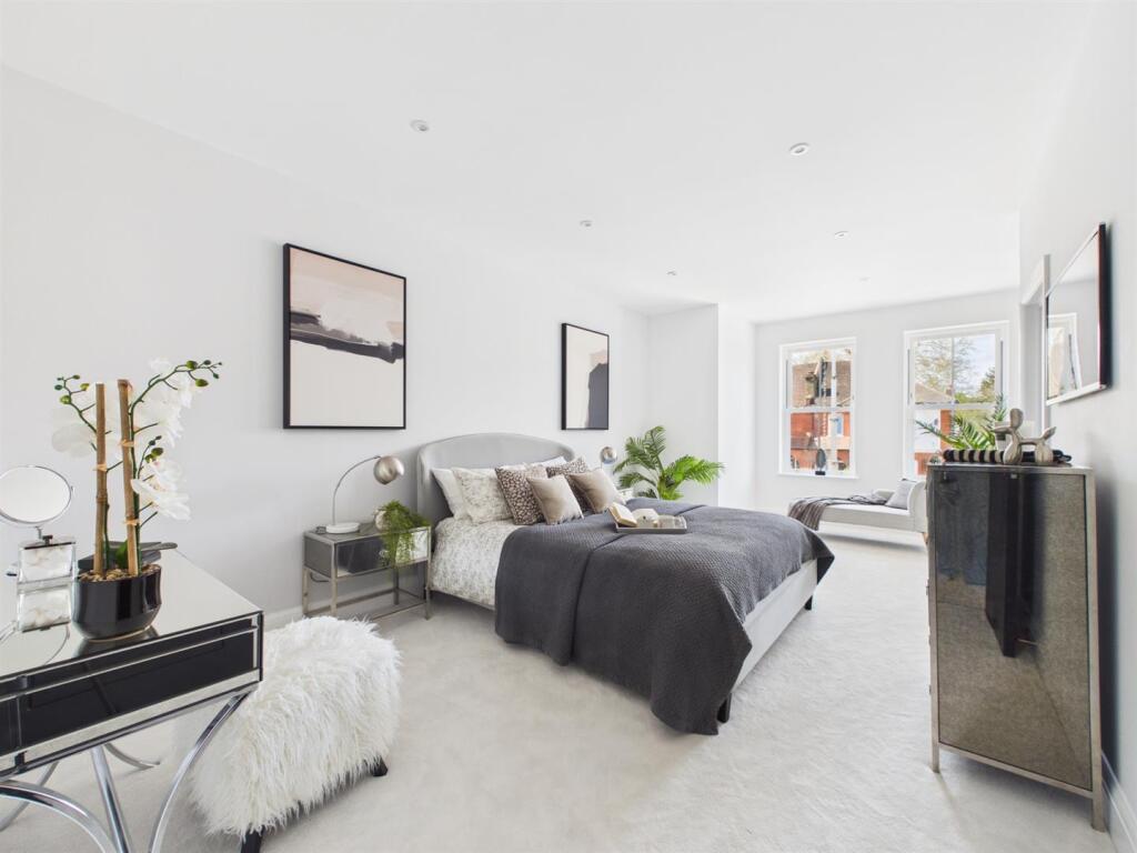 House in Bromley - More