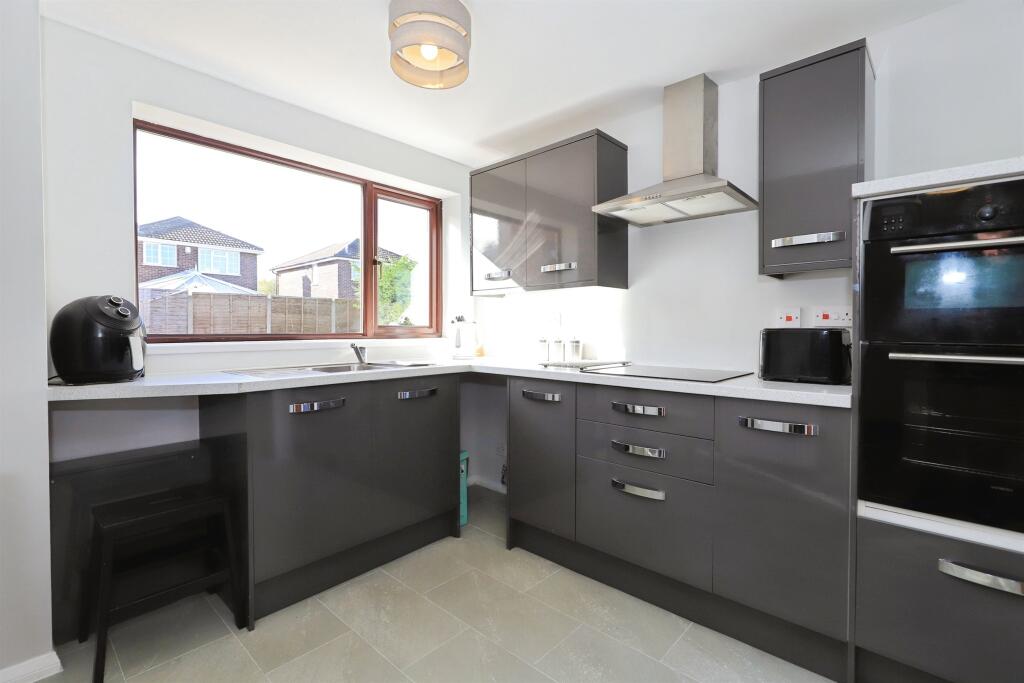House in Wolverhampton, West Midlands - More
