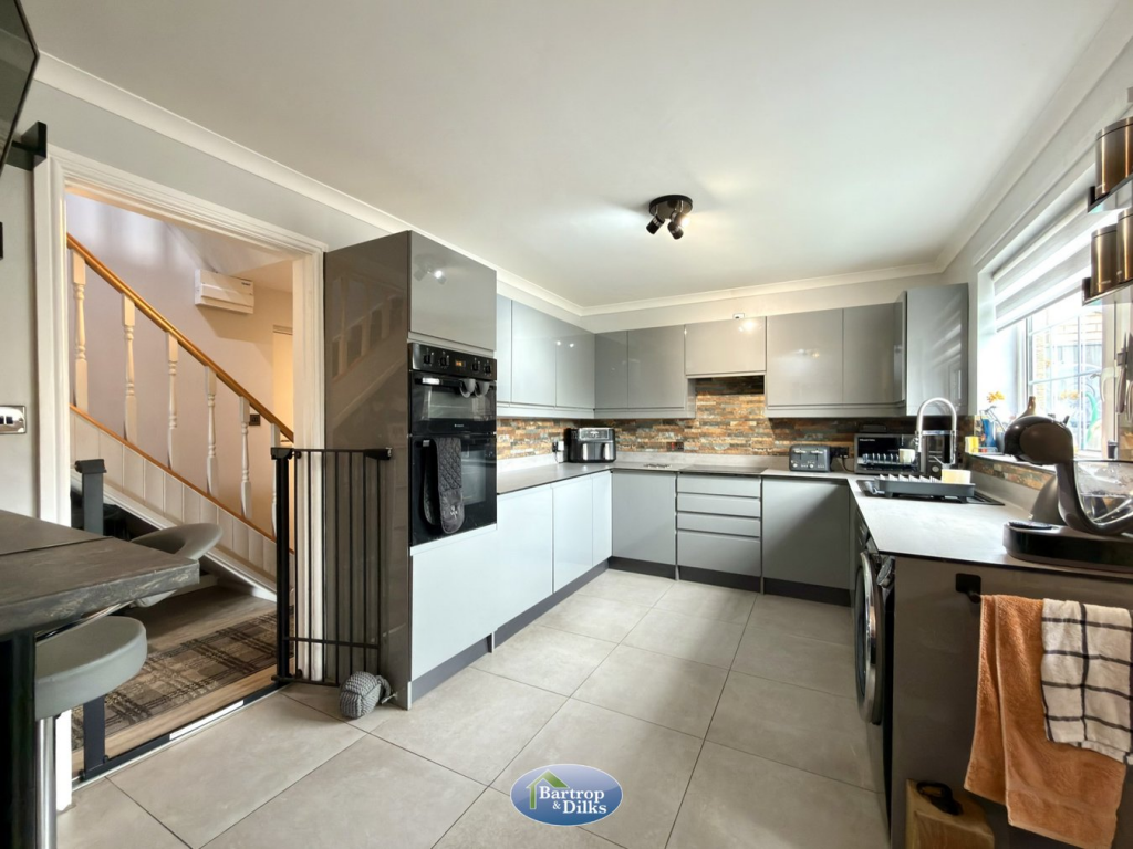 Bishopdale, Worksop, S81 photo 2