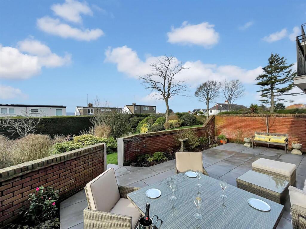 Mount Avenue, Heswall, Wirral photo 2