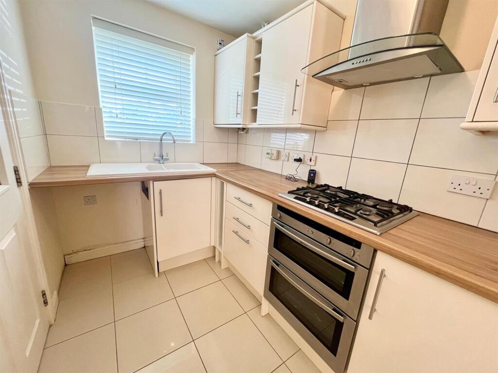 House in Stevenage, Hertfordshire - More