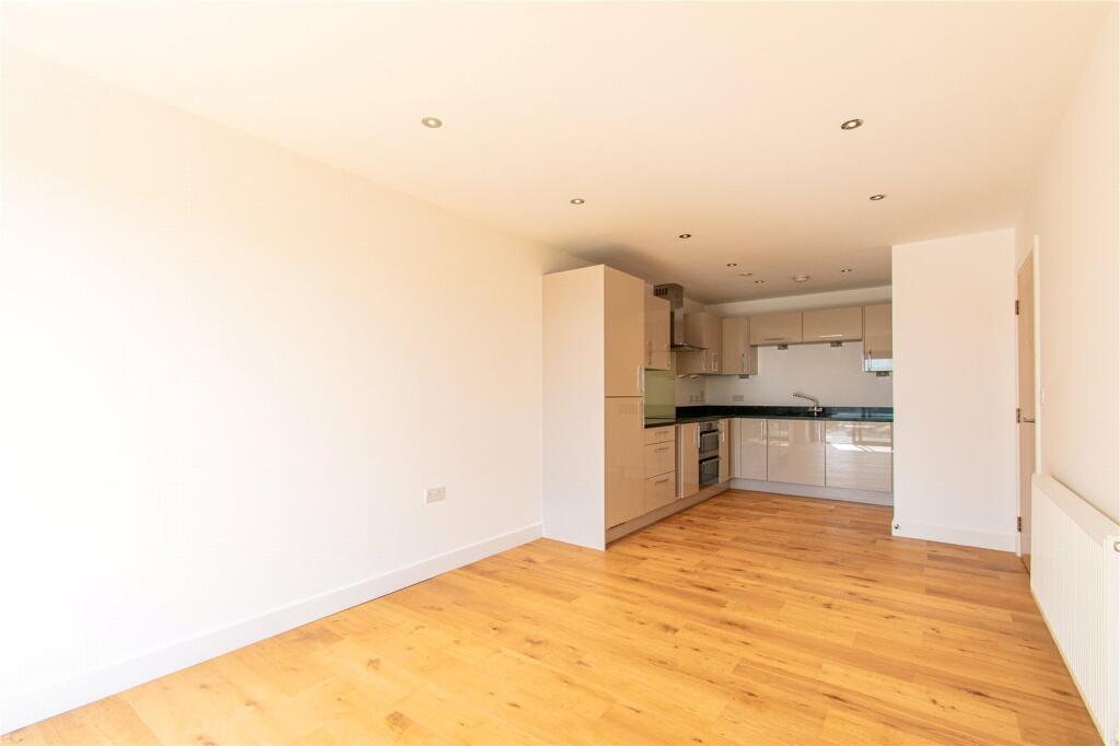 Apartment in Reading - View 4