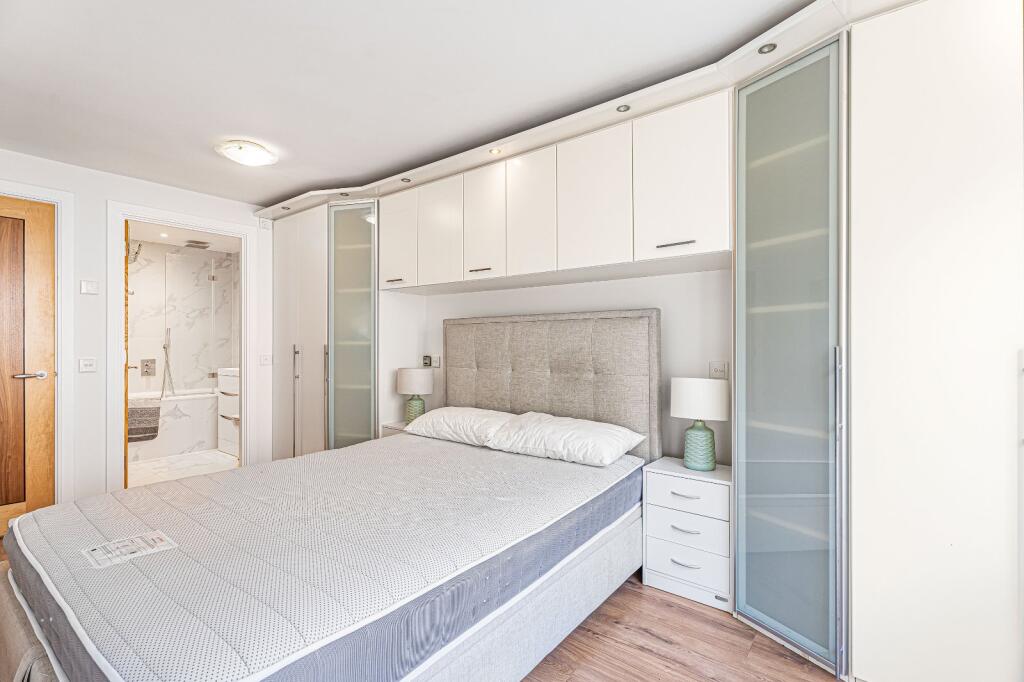 Apartment in London - More