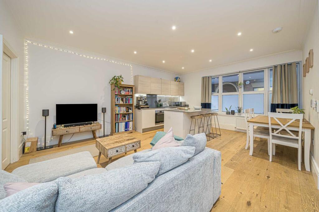 Apartment in Twickenham - View 3