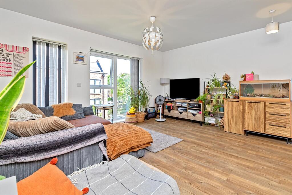 Apartment in St Albans - View 5