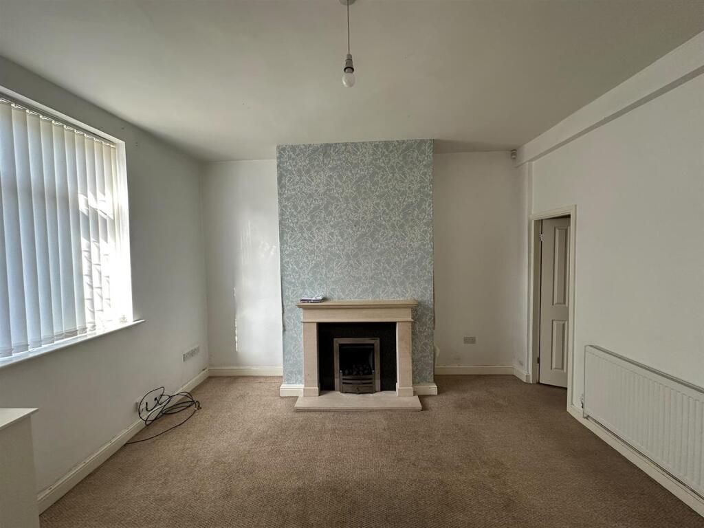 House in Oldham, Greater Manchester - View 2