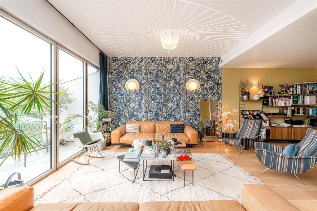 Main image of property: Pangbourne Avenue, London, W10