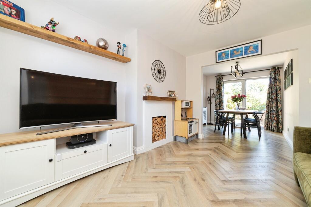 House in Welwyn Hatfield, Hertfordshire - View 4