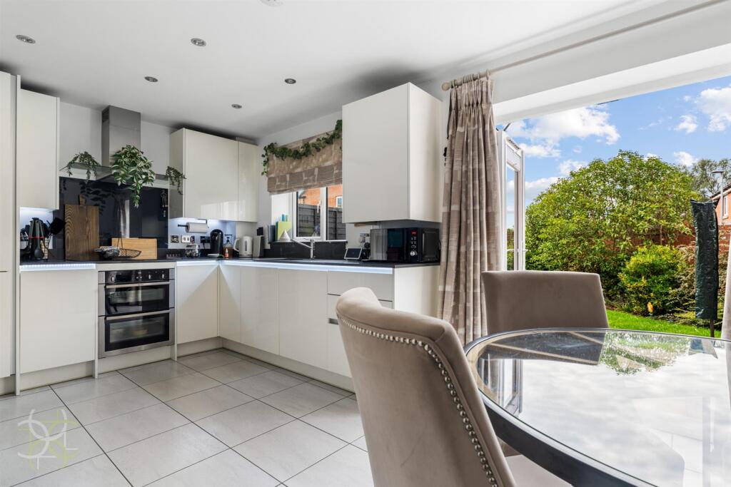 House in Worcester - View 4