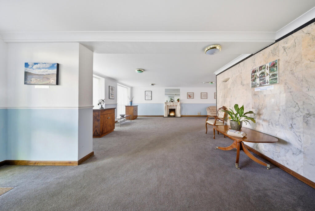Stonegrove, Edgware, HA8 - View 3