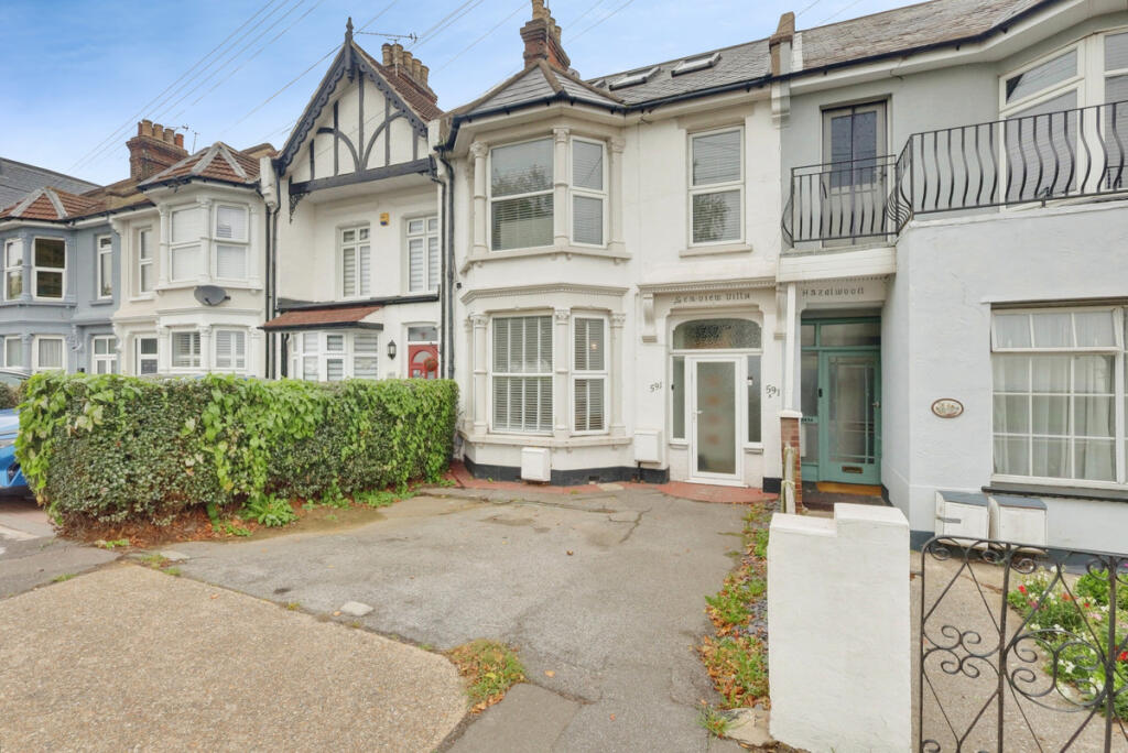 Apartment in Castle Point, Bread and Cheese Hill, Benfleet