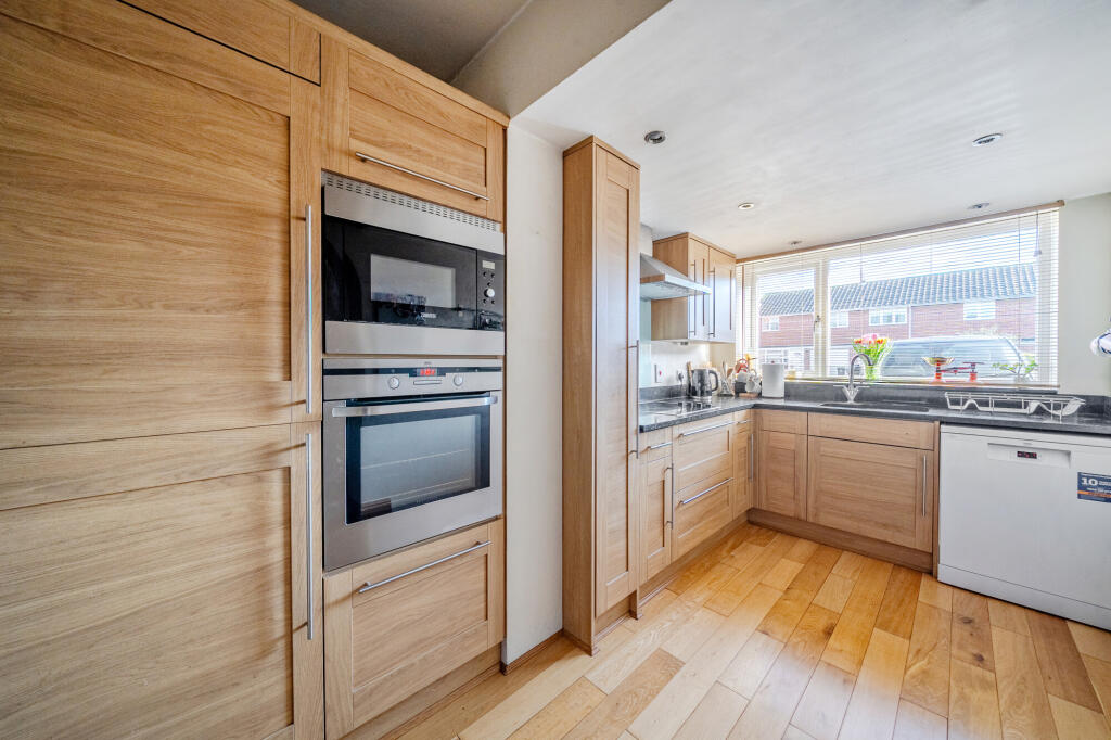 Copper Beech Close, Windsor, SL4 photo 2