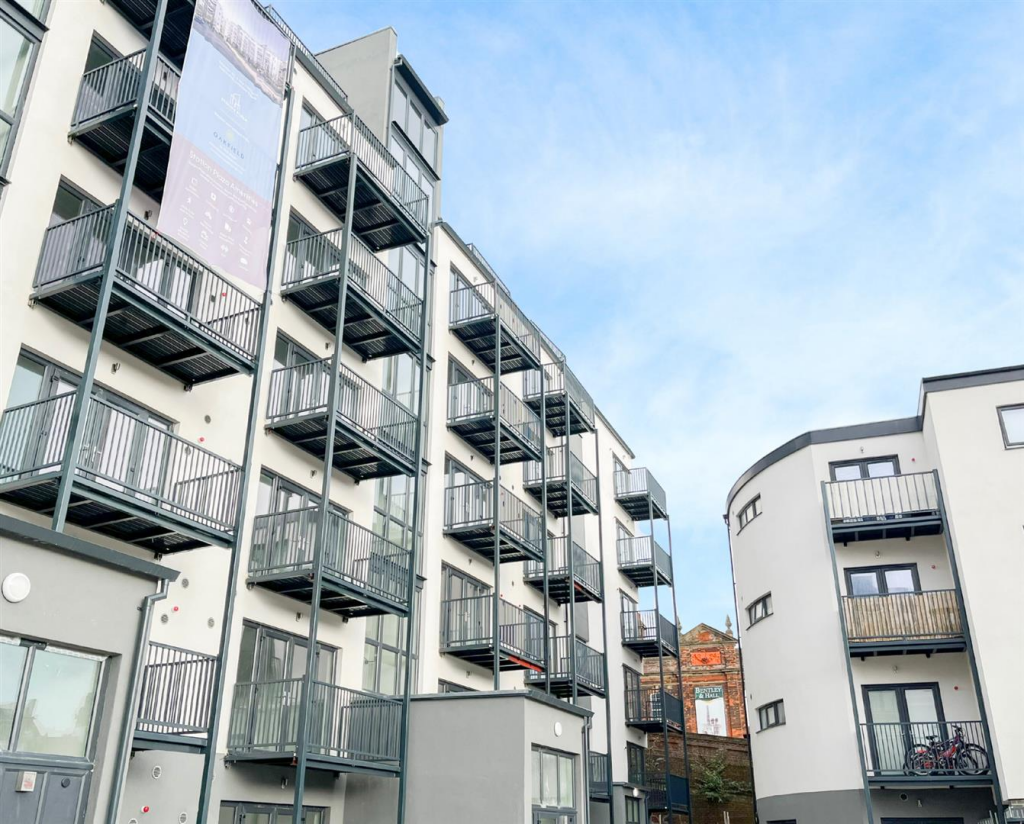 Main image of property: Flat 85, 6 Martin Court, Hastings, TN34 1EF