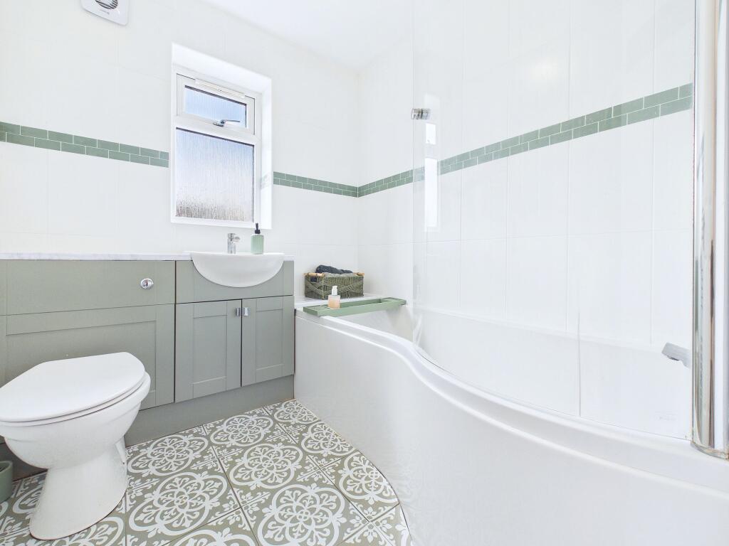 House in Rotherham, Throapham, Dinnington St. John's - View 2