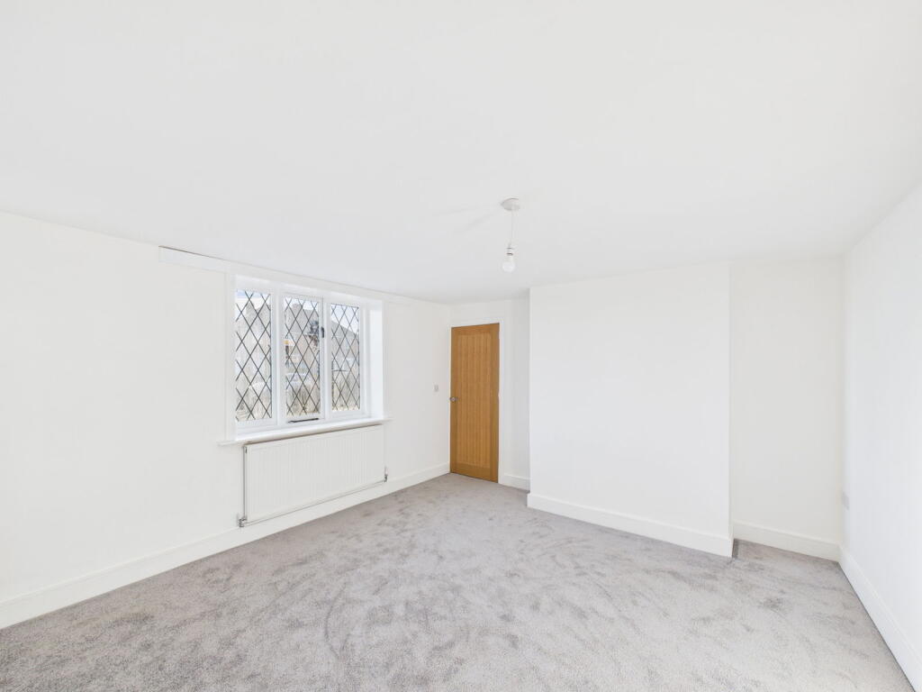 Guisborough Road, Whitby, YO21 1LY photo 4