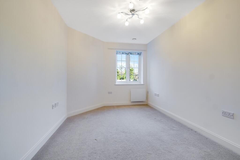 Apartment in Banstead, Nork - View 3
