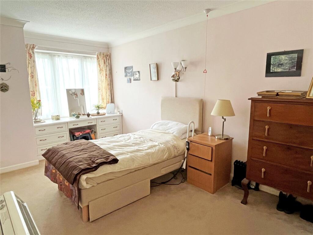 Apartment in Southampton - View 5
