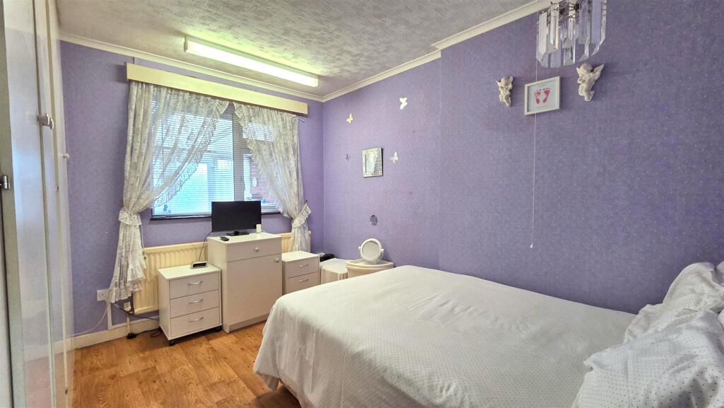 Lowestoft Road, Gorleston - More