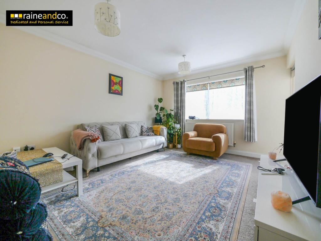 Apartment in Welwyn Hatfield, Roe Green, Hatfield - View 2
