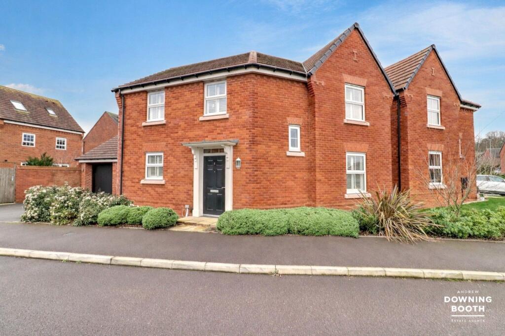 3-bed detached on Taylor Way, Lichfield, WS13 6US -  Wonderful Three Bedroom Home, £440,000