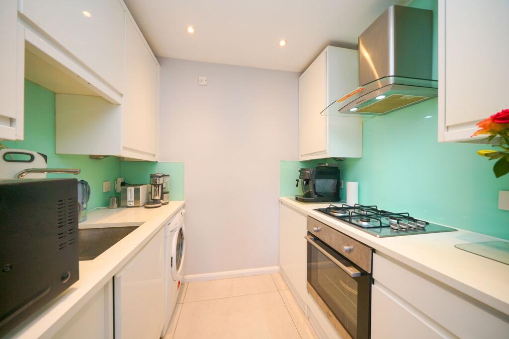 House in Luton - View 5