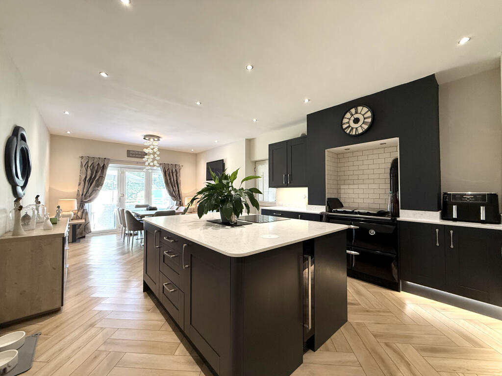 House in Abernant, Aberdare East - More