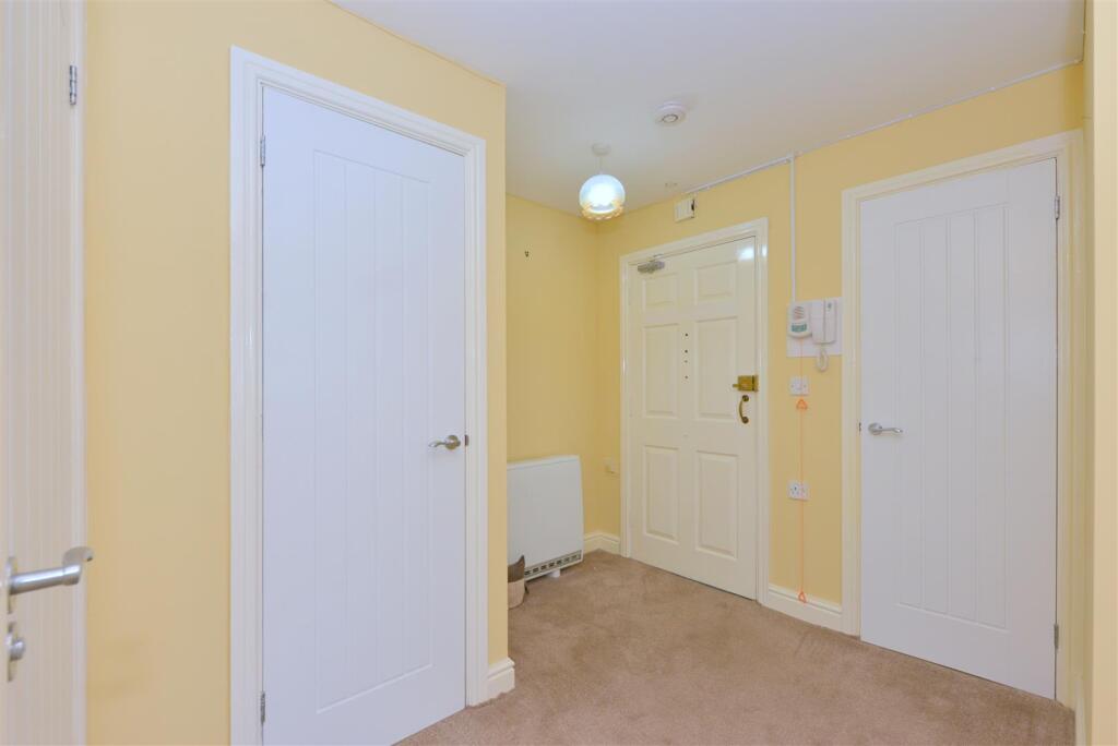 Apartment in Shrewsbury, Coleham - View 4