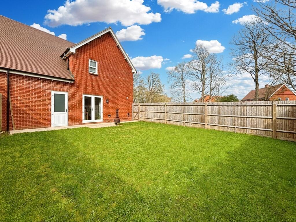 Kingfisher Drive, Burgate, SP6 photo 2