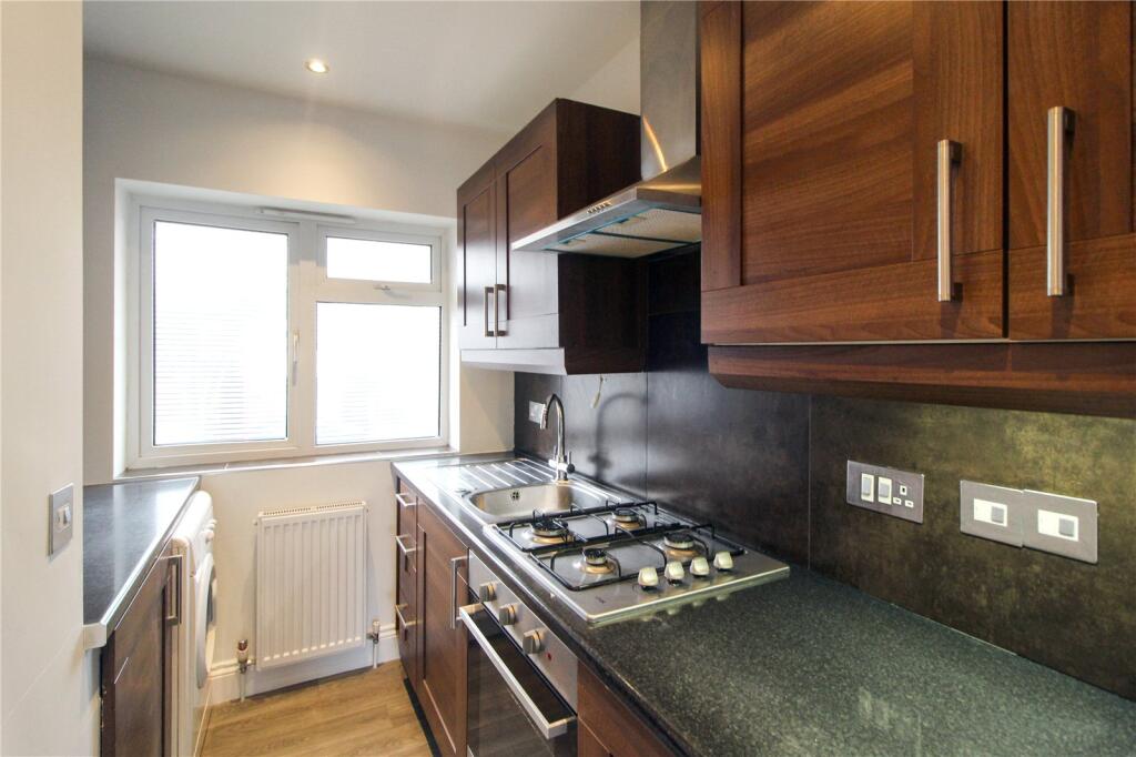 Flemming Crescent, Leigh-on-Sea, Essex, SS9 photo 3