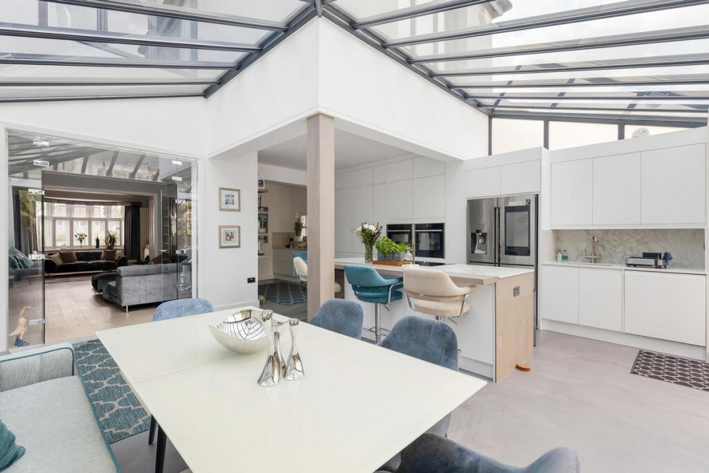 House in London - View 3